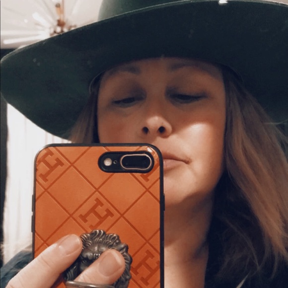 Meet your Posher, Deadra - Picture 2 of 2